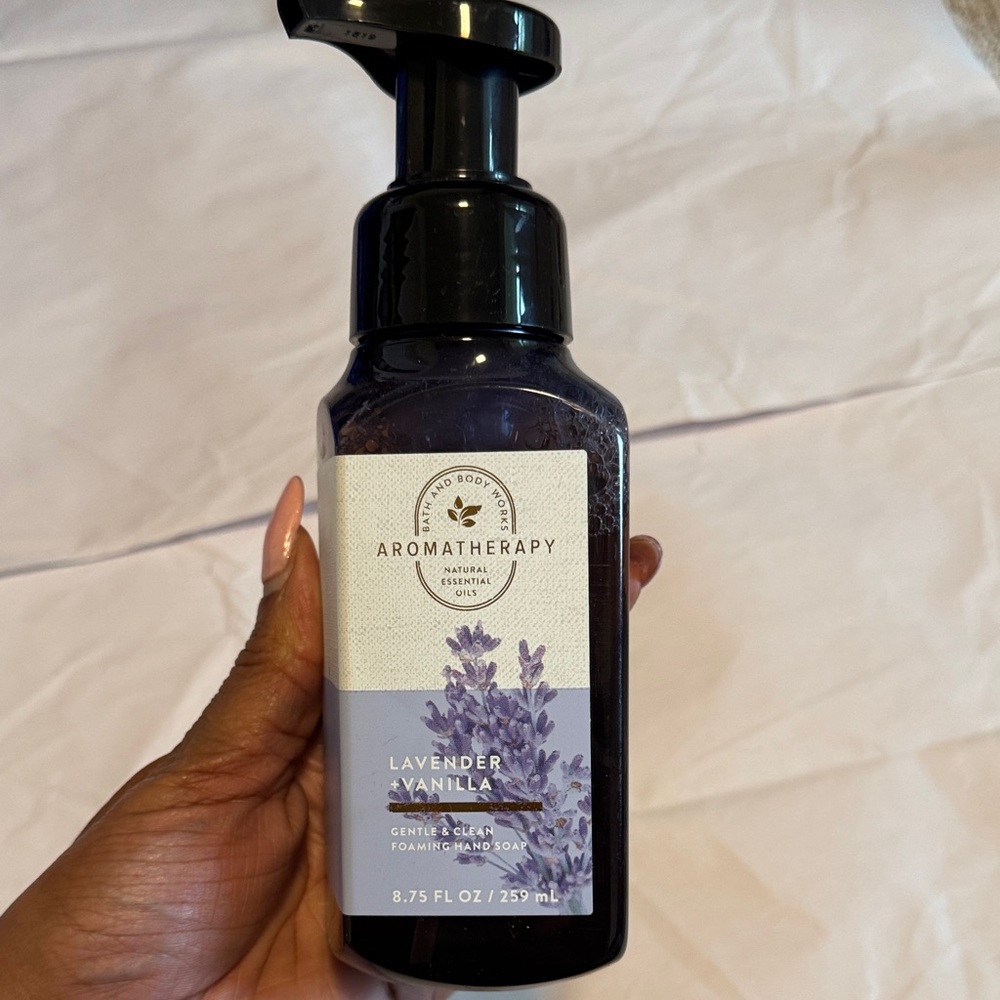 Bath & Body Works Aromatherapy Lavender Vanilla Hand Soap